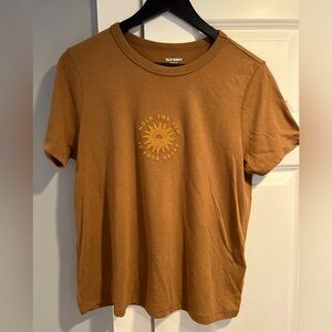 Old Navy t-shirt size small; embroidered sun and letters